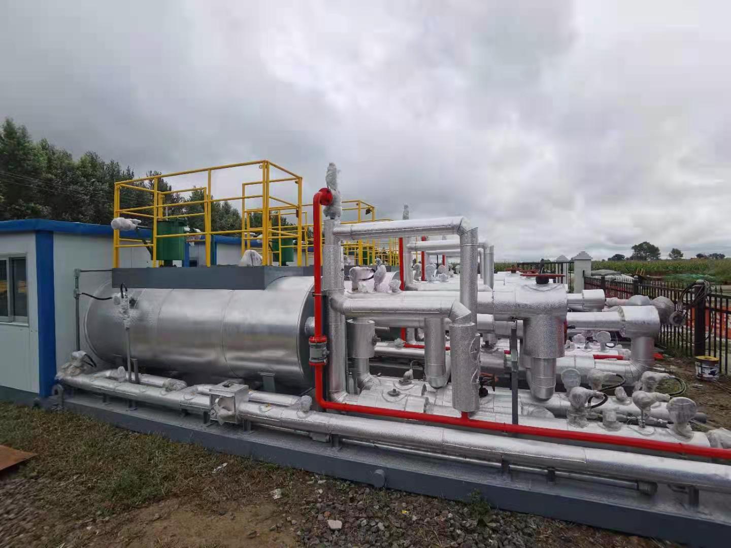 Wellhead flowline heating