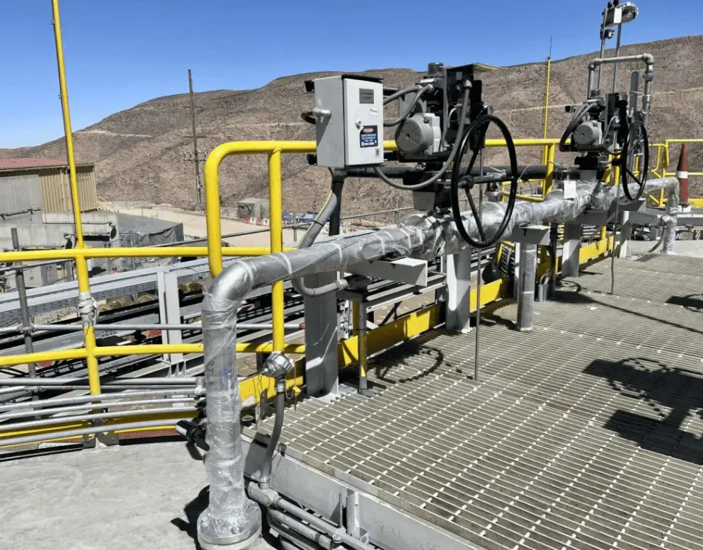 Electric heat tracing installation on an insulated crude oil pipeline